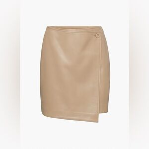 Babaton Vicinity vegan leather skirt, gold camel, sz 0, like new